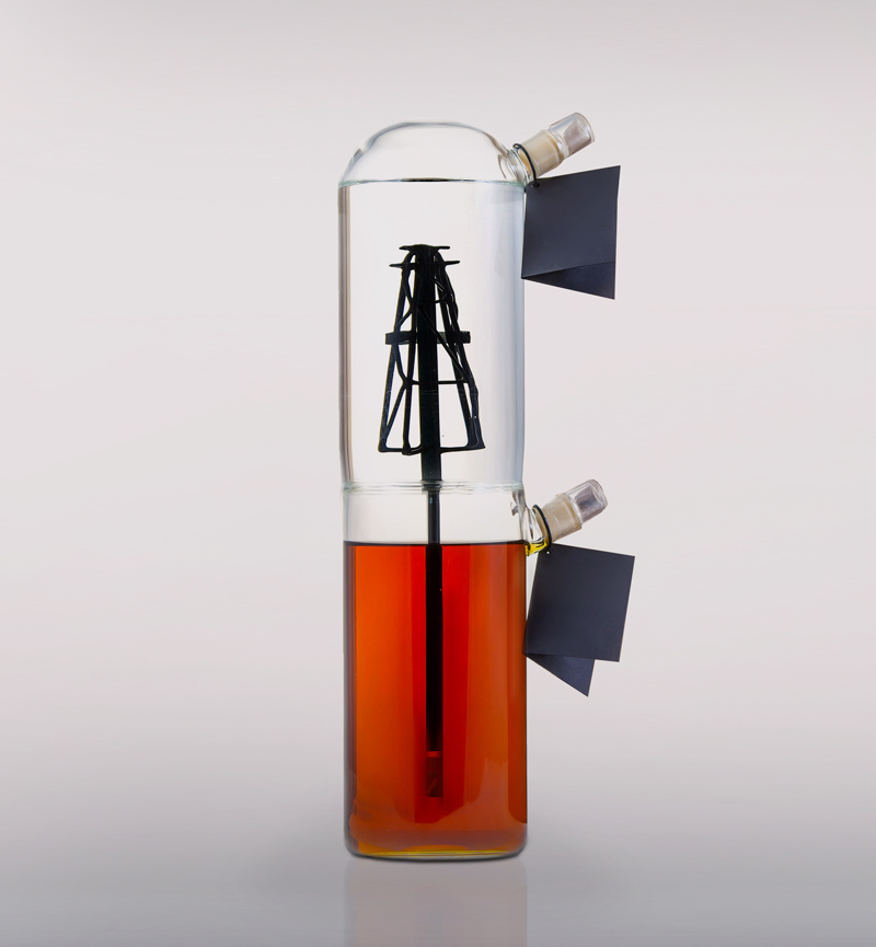 Нефтяная вышка двойная бутылка с "Коктебель 15 лет " и "Царской"
